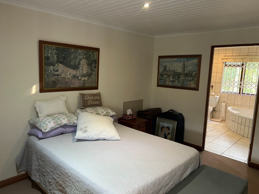 2 Bedroom Property for Sale in Harkerville A H Western Cape